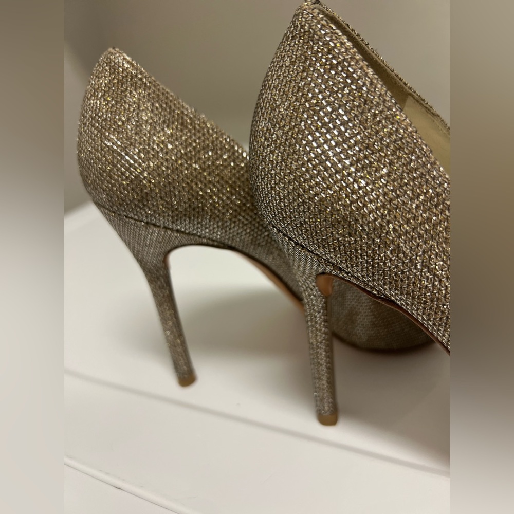 Barely Used Stuart Weitzman Glitter Scallop Pumps… - image 3